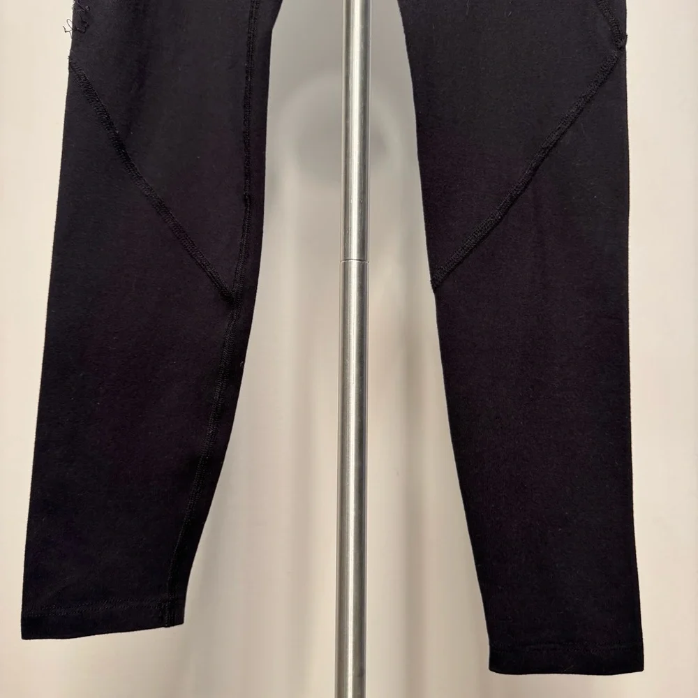 Beyond Yoga Black Leggings Criss Cross Pockets Cross Seams Detail Size Small - Picture 5 of 13
